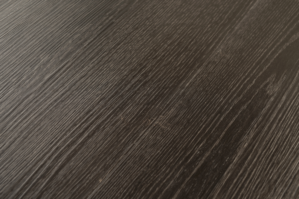 Selecta Flooring – אלון טבעי, שחור, מעט מבוקע.