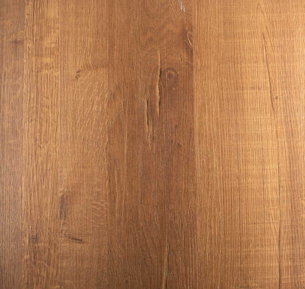 Selecta Flooring – אלון טבעי, מעושן, מעט מבוקע, כהה.